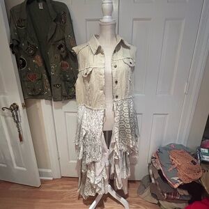 Oli & Hali corduroy vest with tiered handkerchief skirt. Size XL. NWOT